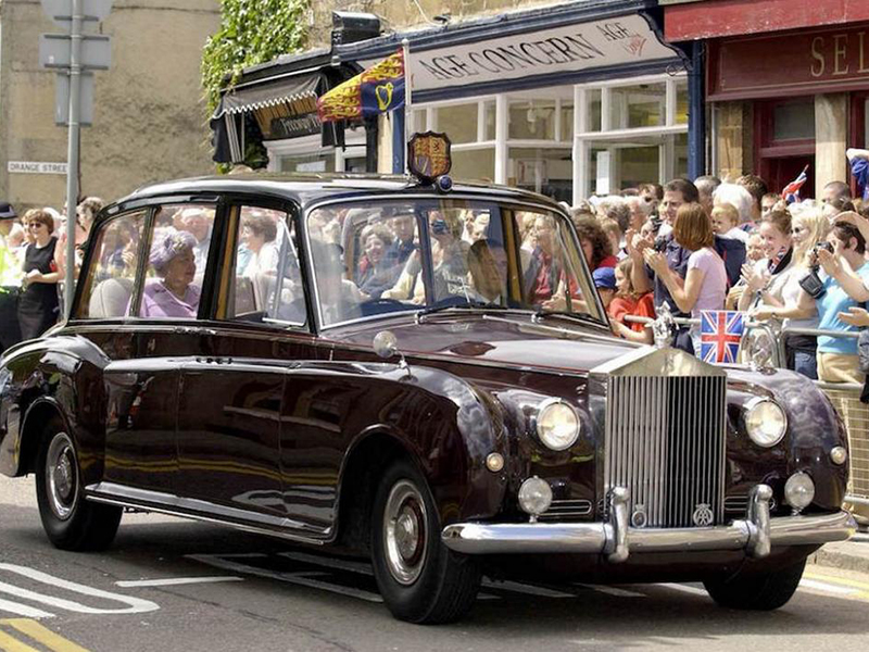 سيارة العائلة المالكة من نوع "رولز رويس" ستعرض للبيع بسعرٍ صادم!